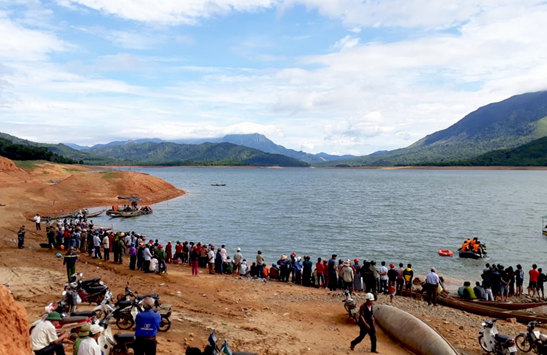 Tim thay thi the nam sinh duoi nuoc o ho thuy dien anh 1