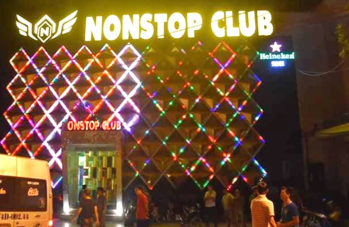 Nu sinh 16 tuoi duong tinh voi ma tuy trong quan bar hinh anh