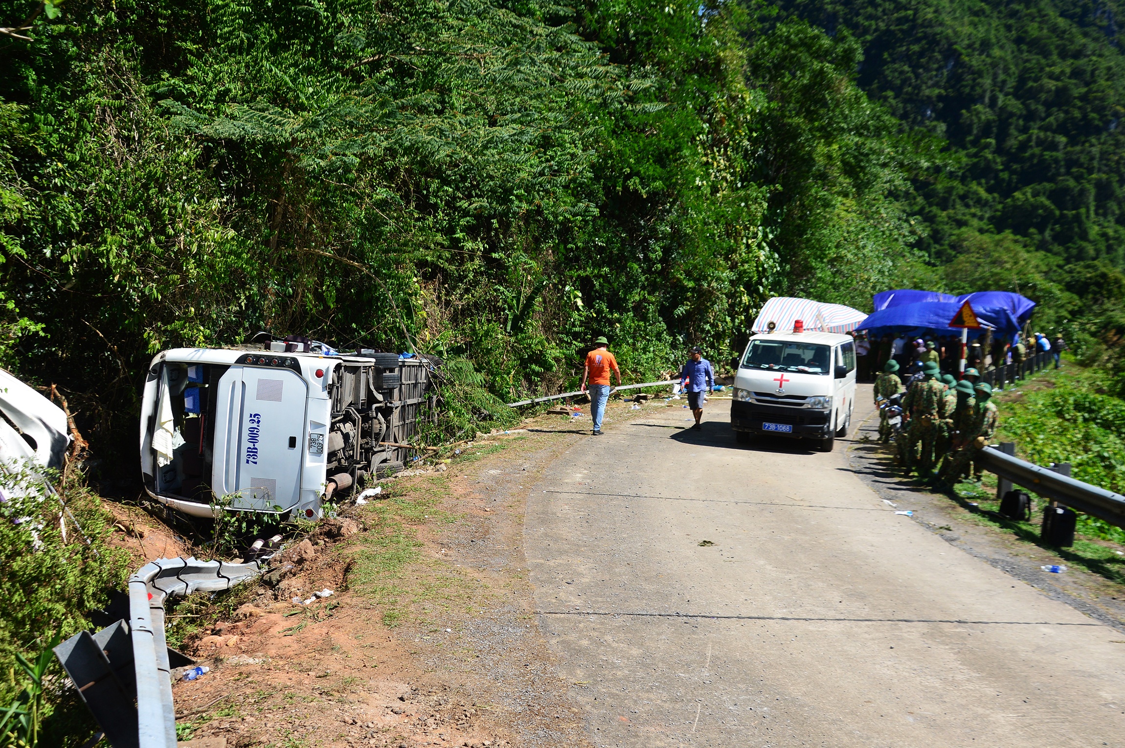 Khoi to tai xe lai xe khach gay tai nan o Quang Binh anh 1