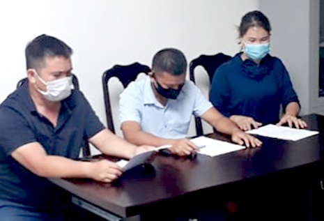 Chan 3 nguoi vuot bien bang duong rung hinh anh