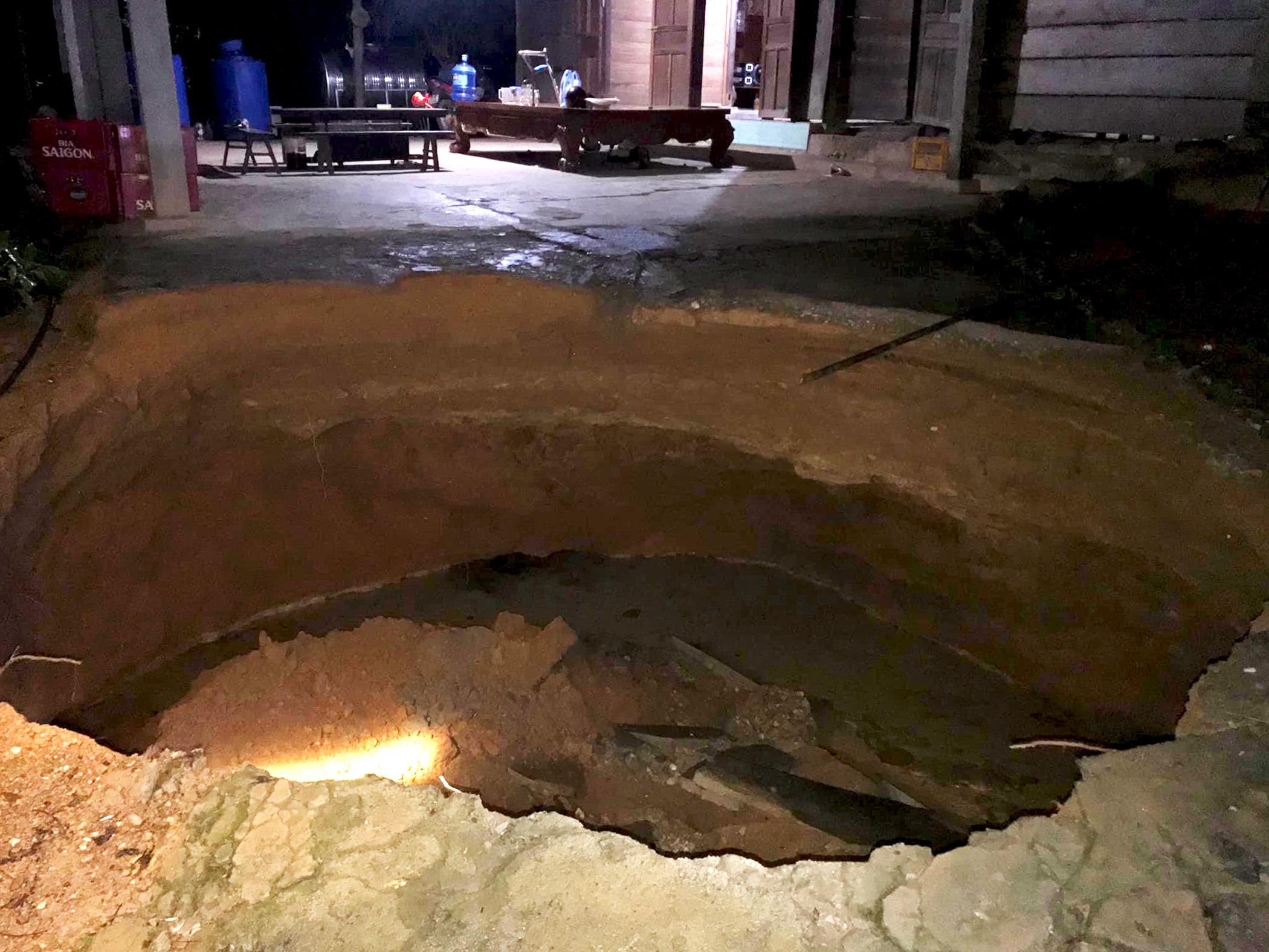 Ho sut rong 4 m o Quang Binh hinh anh