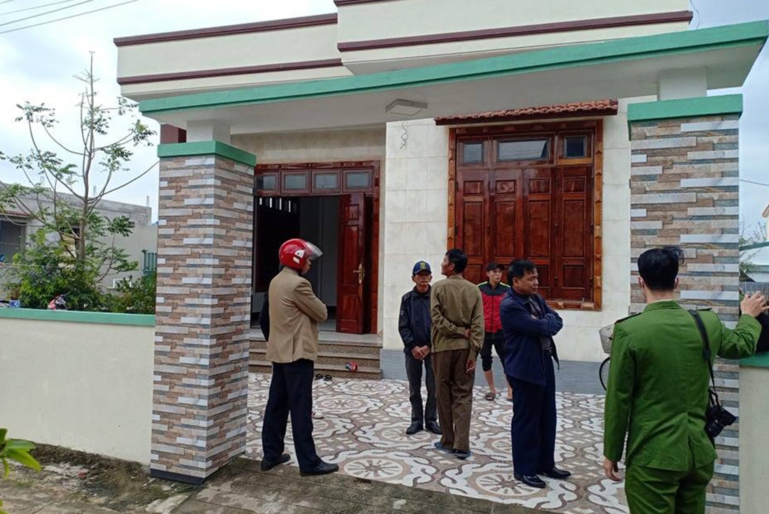 4 me con bi ngo doc khi CO anh 1