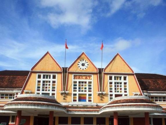 3 mai hinh chop cua nha ga Da Lat bieu tuong cho dieu gi? hinh anh