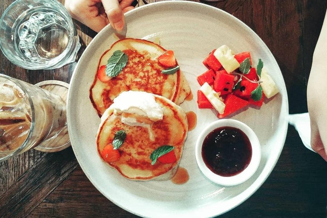 Tranh nang Sai Gon o 4 quan ca phe co menu 'brunch' sang chanh hinh anh