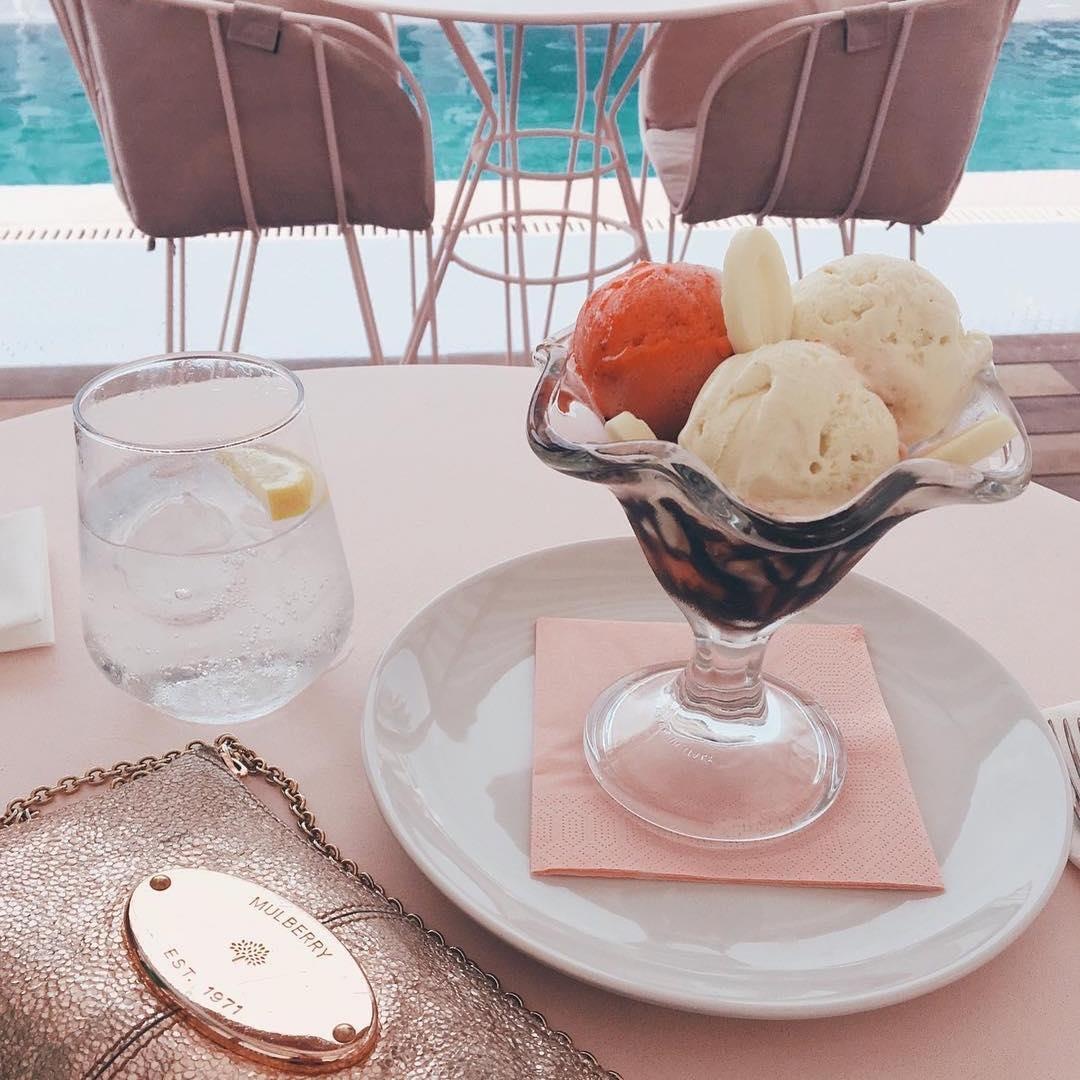 check-in khach san anh 17