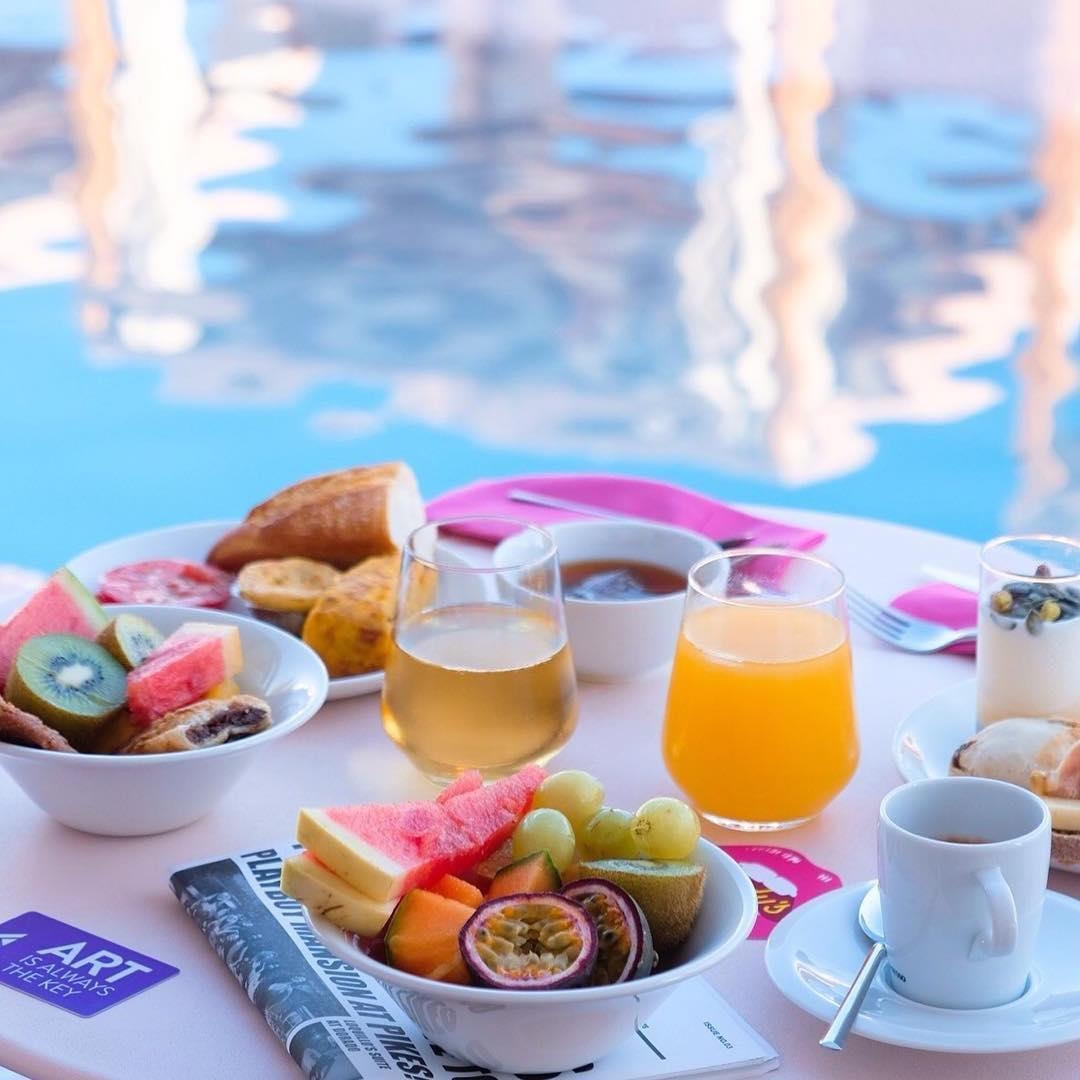 check-in khach san anh 18