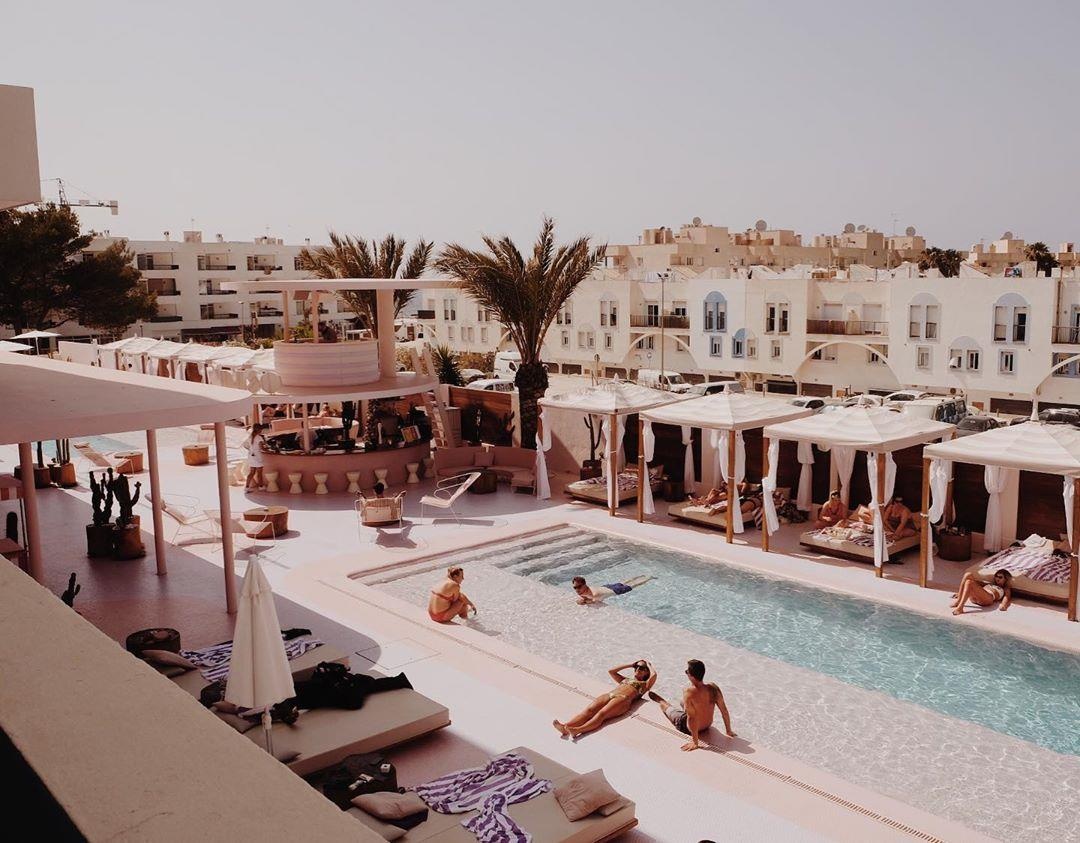 check-in khach san anh 12