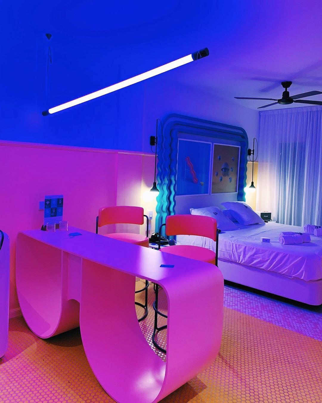 check-in khach san anh 8