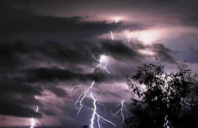 Chong chet, vo nguy kich vi bi set danh trung hinh anh