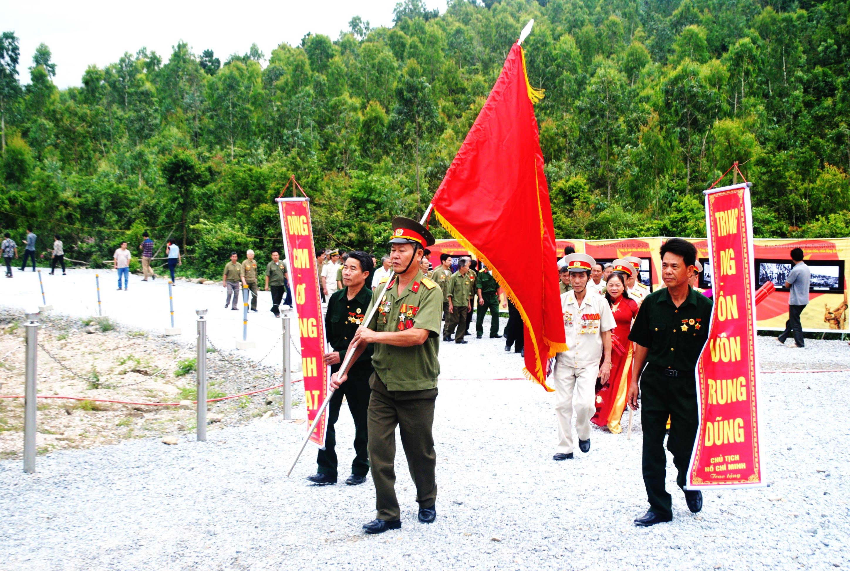 Hang ngan cuu chien binh tuong nho Dai tuong o Vung Chua hinh anh