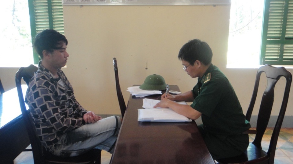 Nam ca si giet nguoi ra tu thu hinh anh