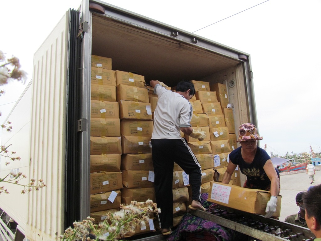 Bat xe cho 10 tan ga dong lanh khong ro nguon goc hinh anh