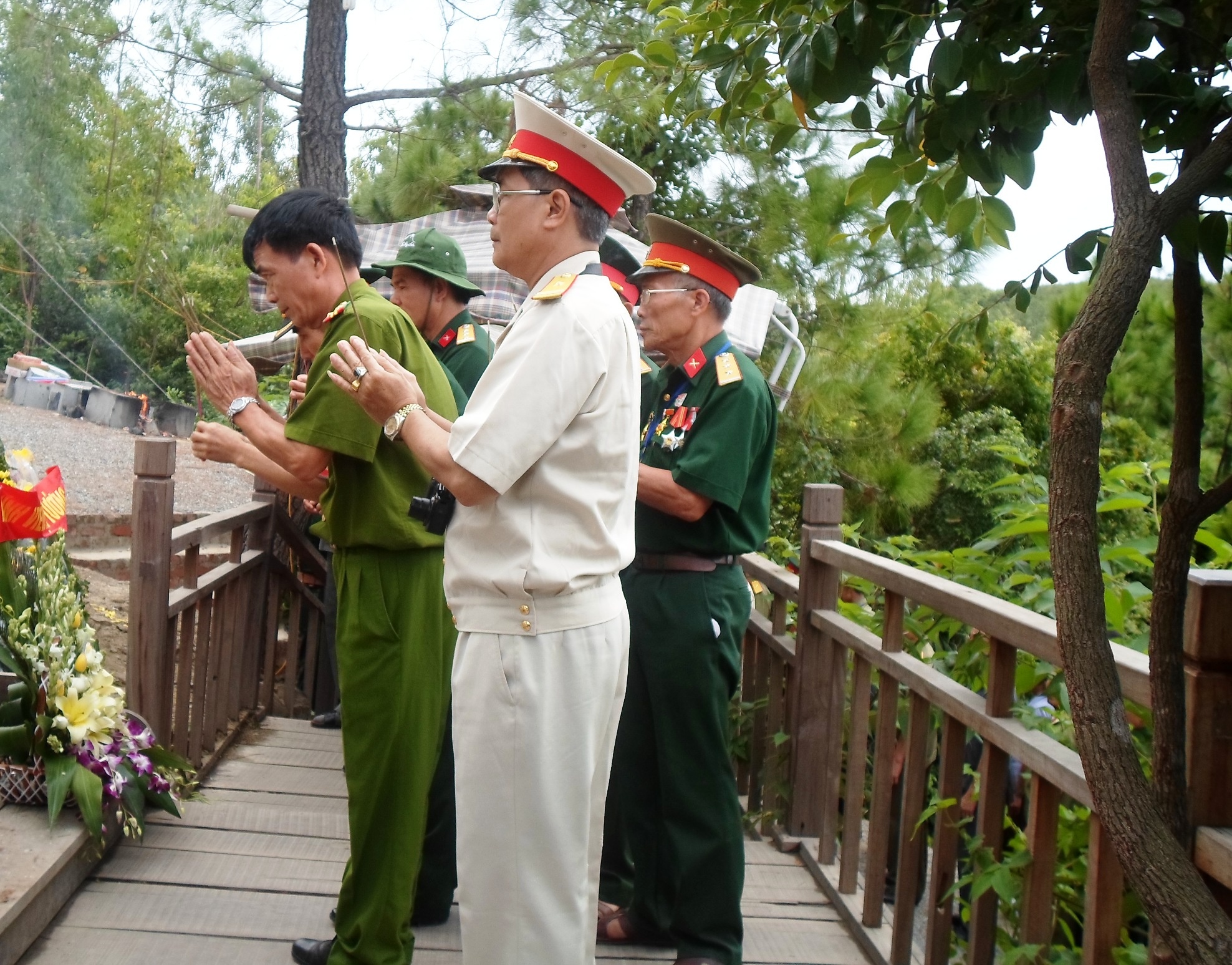 Hang chuc nghin nguoi vieng mo Dai tuong dip 27/7 hinh anh