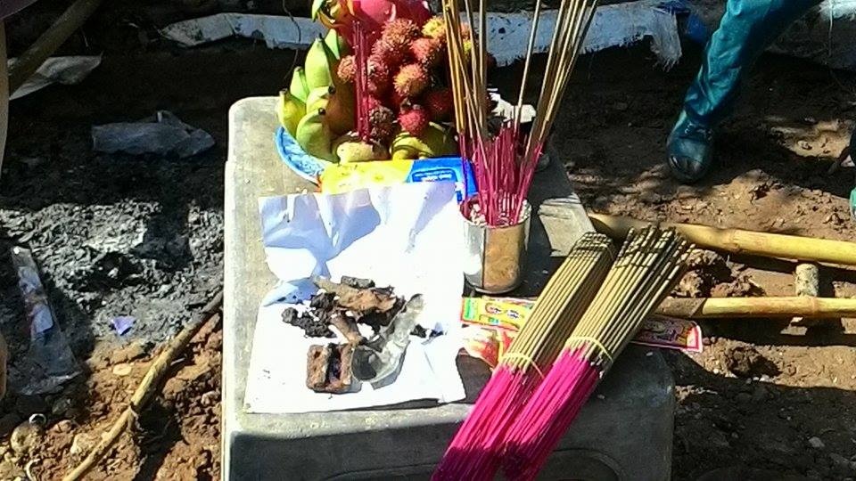 Tim thay hai cot liet si tai di tich nha day Lao Bao hinh anh