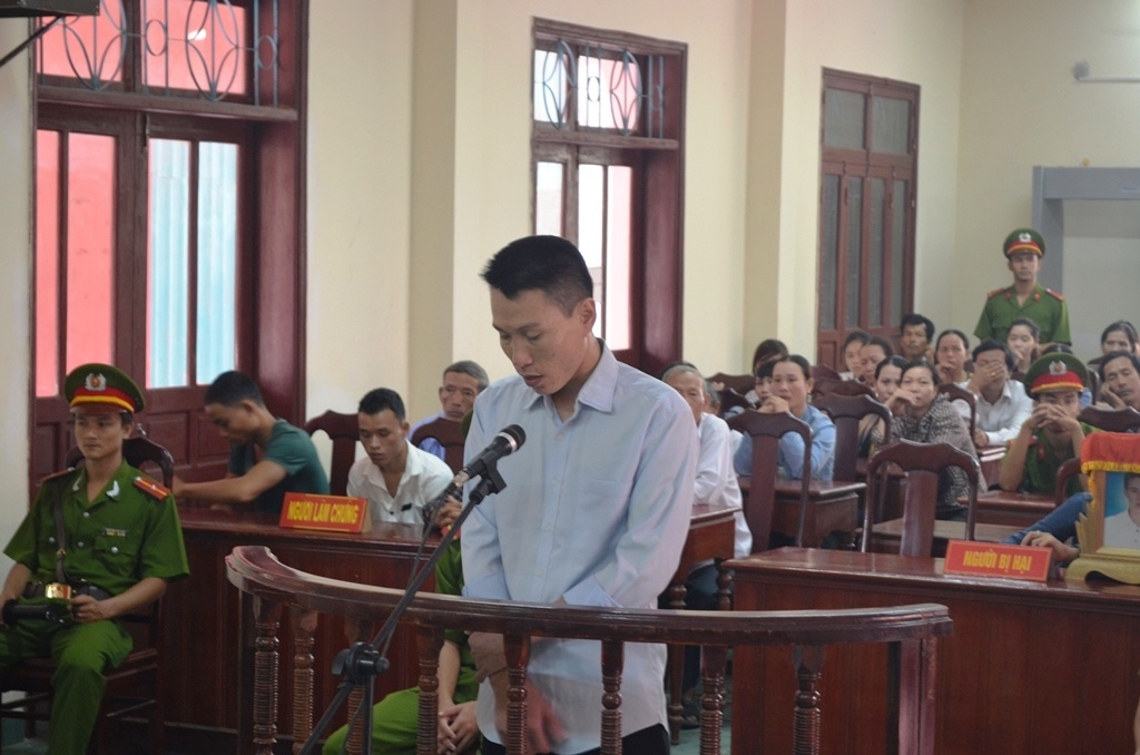 Trần Đức Vương bị phía gia đình bị hại yêu cầu đền tiền xây lăng mộ cho nạn nhân bị Vương đánh chết