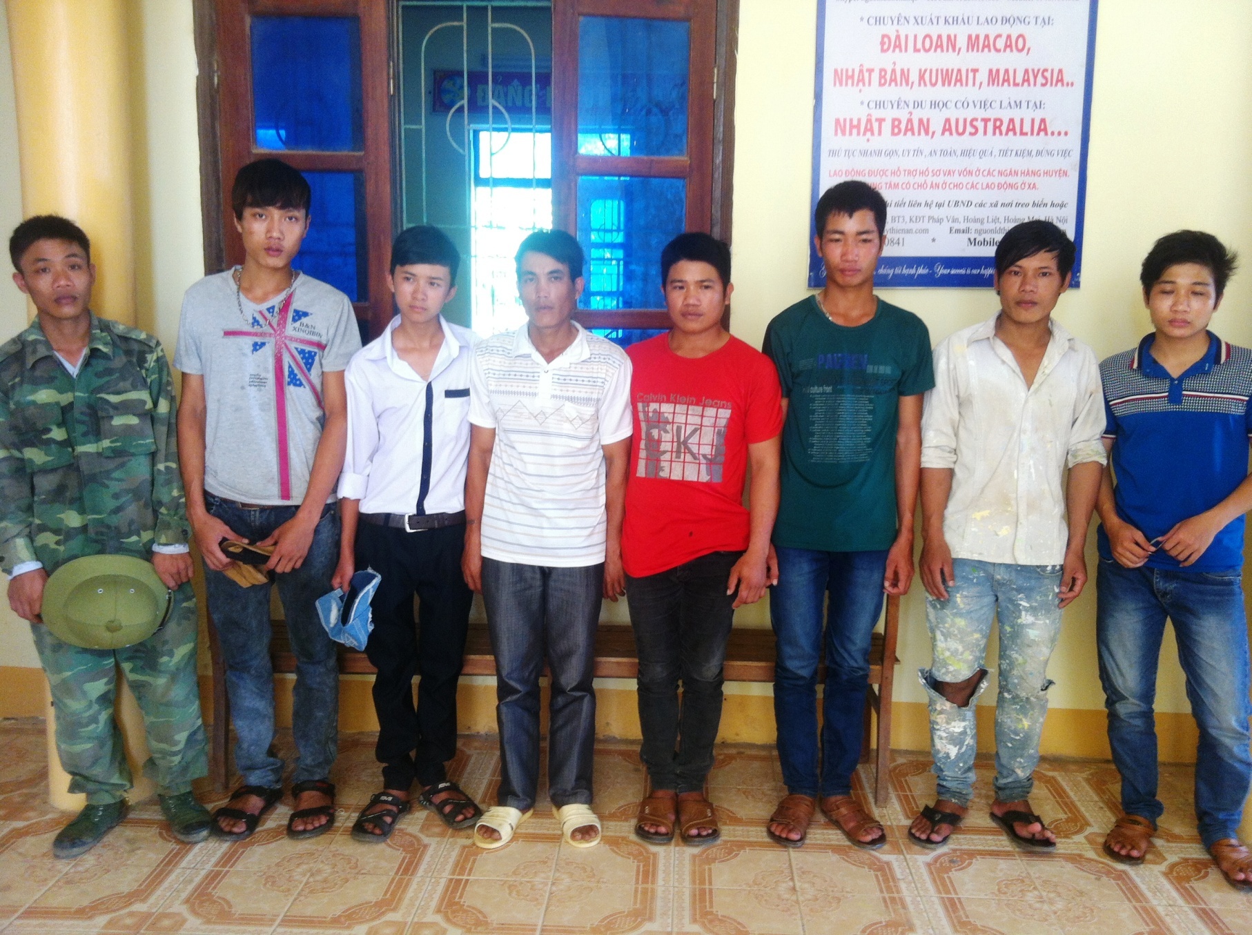 8 trai lang chan duong sam so co gai nguoi Phap hinh anh