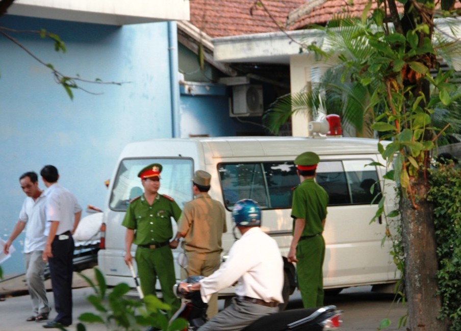 Bi nhuc ma, ong lao len con dau tim roi tu vong hinh anh