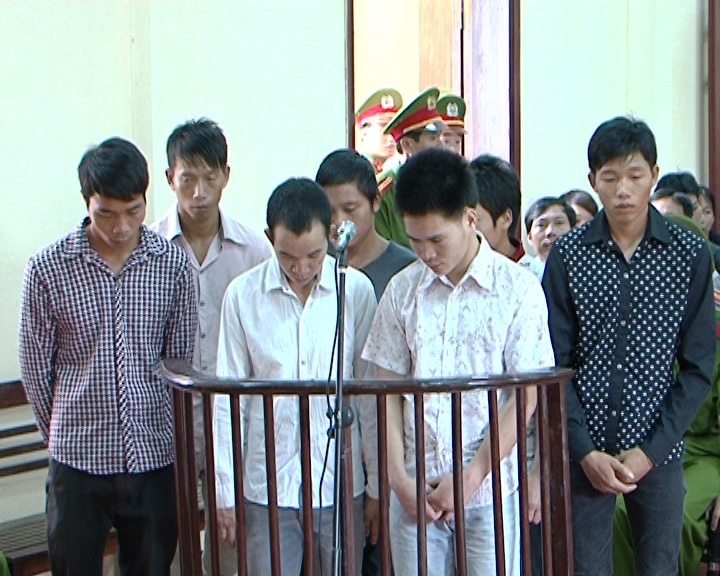 Phat tu 7 thanh nien tham gia vu hon chien gay chet nguoi hinh anh