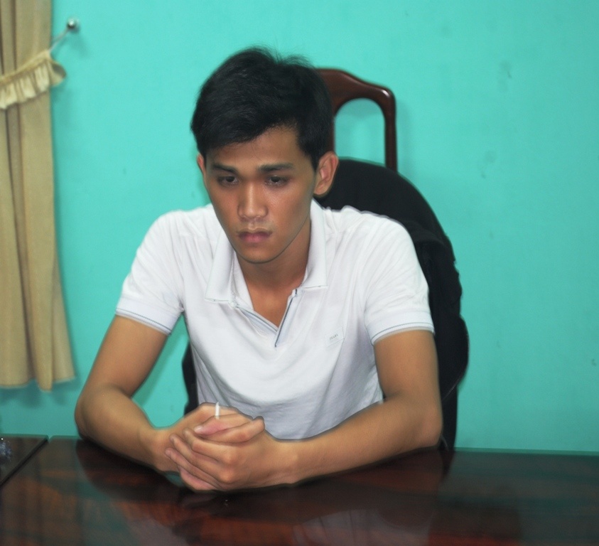 Ke si tinh dung dao khong che nguoi yeu cu khai gi? hinh anh