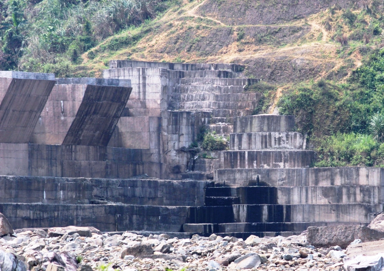 Cong trinh thuy dien chua tren 3 trieu khoi nuoc mat an toan hinh anh