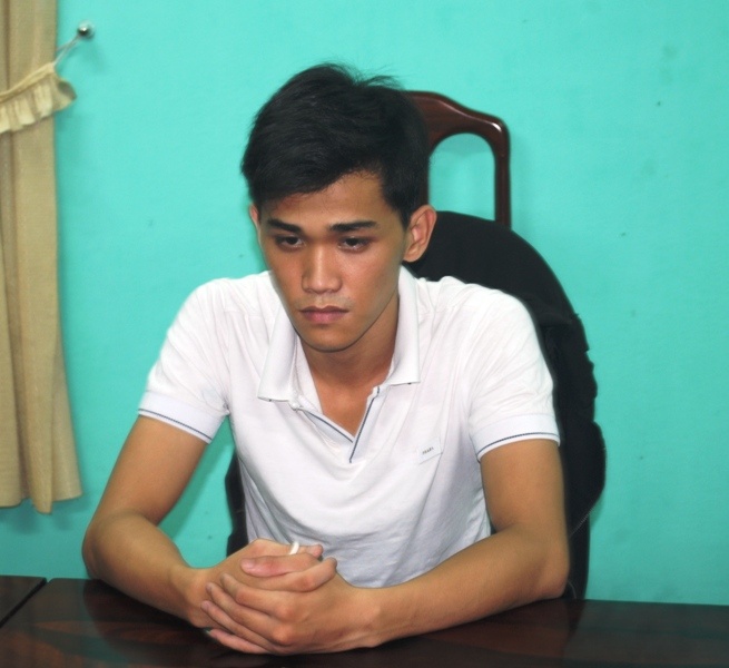 Khoi to hung thu dung dao khong che nguoi yeu cu hinh anh