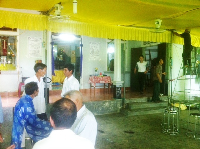 Gia đình đang làm tang lễ cho 2 vợ chồng chết bất thường