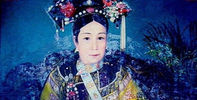 Tu Hy Thai hau va bua tiec ton 400.000 luong vang hinh anh