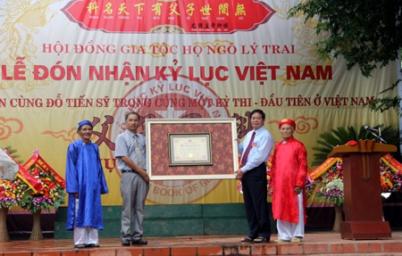 Khoang bang Viet Nam anh 1