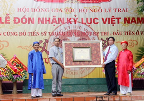 Dong ho nhan ky luc Guinness Viet Nam vi co 5 doi lien tiep do tien si hinh anh