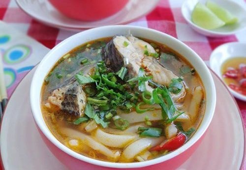 Banh canh ca loc la mon an pho bien cua tinh nao? hinh anh