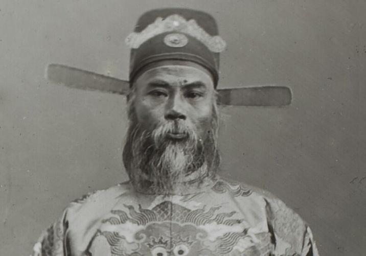 Ai la tien si dau tien cua Viet Nam den troi Tay? hinh anh