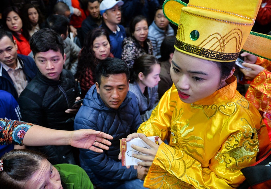 Vi sao nhieu nguoi Viet mua vang vao mung 10 thang Gieng? hinh anh