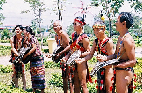 Nguoi giu hon dan toc Xtieng o vung bien hinh anh