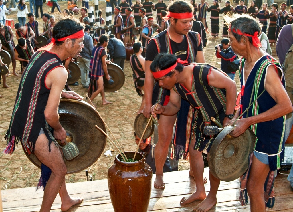 Dan toc Xtieng anh 1