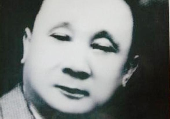 Nguoi Viet nao bo 100 kg vang mua may bay di tham ruong lua? hinh anh