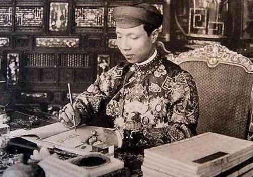 Cuoc doi bi hai cua ong vua bi mia mai la ‘tien su nghe ninh not’ hinh anh