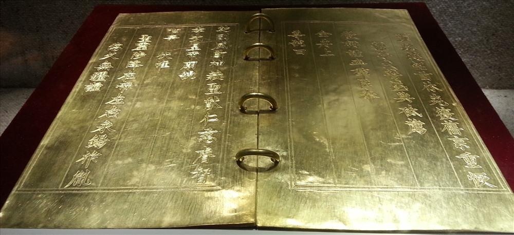 Sách bằng vàng ảnh 1 Sach bang vang anh 1