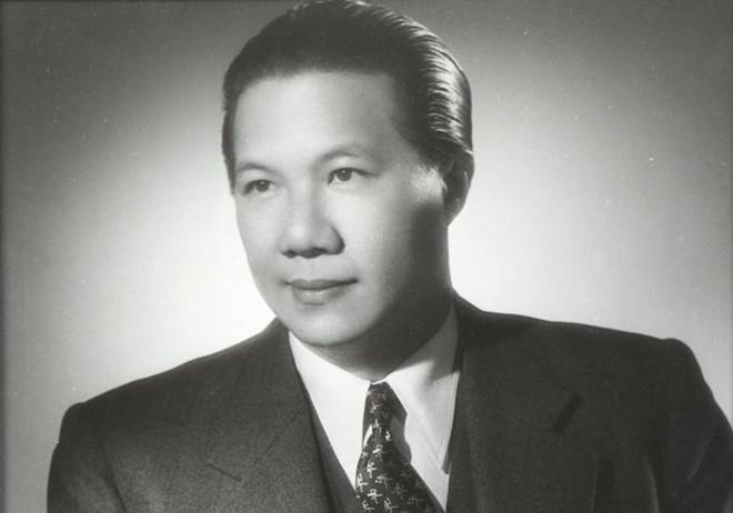 Vi vua nuoc Viet dau tien so huu 2 may bay rieng hinh anh