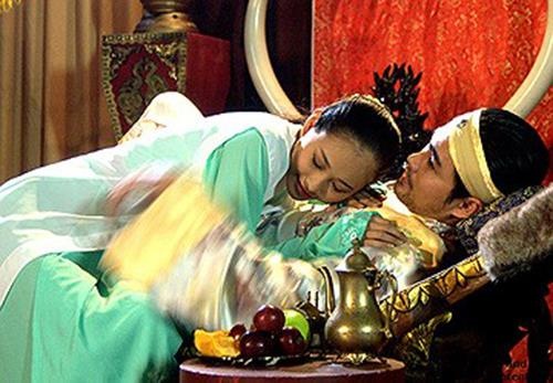 Vua nao bi bai liet, phai nam khi thiet trieu? hinh anh