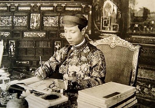 Ong vua xui vo xin tien bo me de danh bac hinh anh