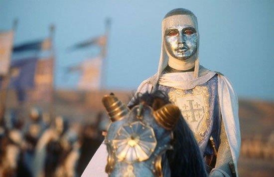 600 quan cam tu cua vua hui danh bai 26.000 quan cua Saladin the nao? hinh anh