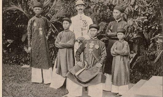 Bốn tháng ba vua ảnh 1 Bon thang ba vua anh 1