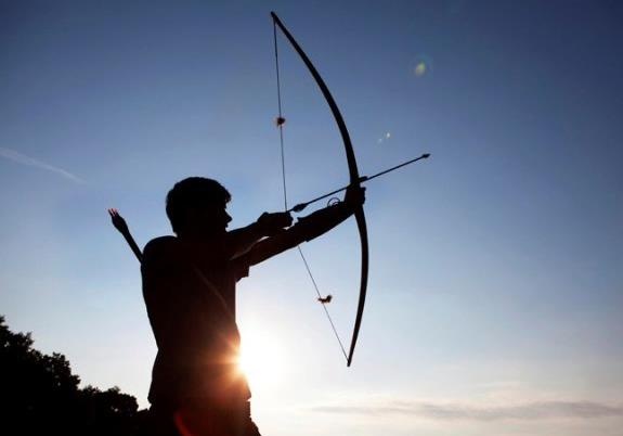 Vi vua chet boi mui ten ban len, it duoc nhac den trong su sach hinh anh