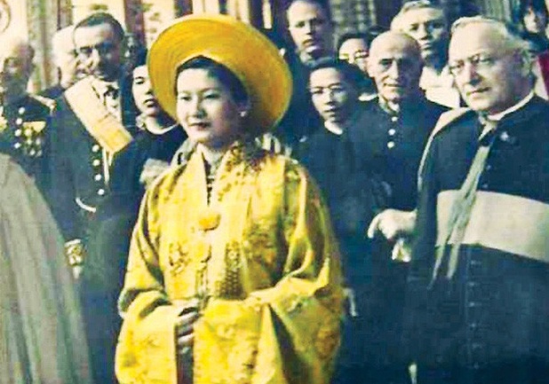 Nam Phuong hoang hau anh 8