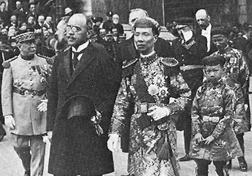 Ong vua bi bo vo goi la 'do bat luc vo hau' hinh anh