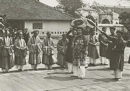 Cuoc song buon tui cua cung tan, my nu ngay xua hinh anh