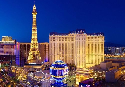 Toa thap cao hon 2 can nha 40 tang xep chong len nhau? hinh anh