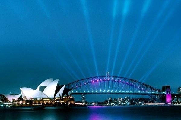 Dat nuoc cuoi tren lung cuu anh 2