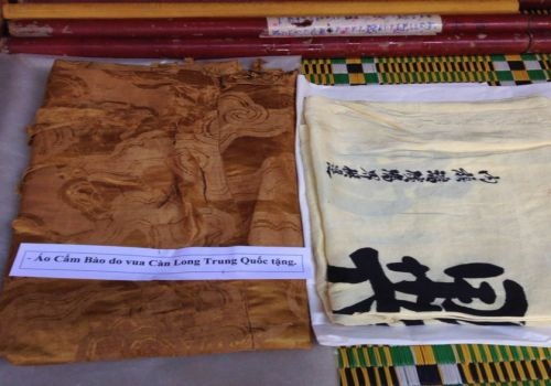 Tham hoa nuoc Viet khien vua Can Long kham phuc hinh anh
