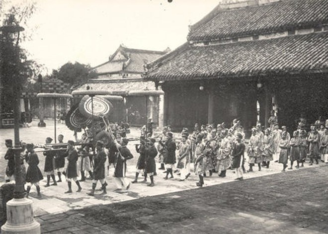 Vua chua ngay xua lam gi ngay mung 1 Tet? hinh anh